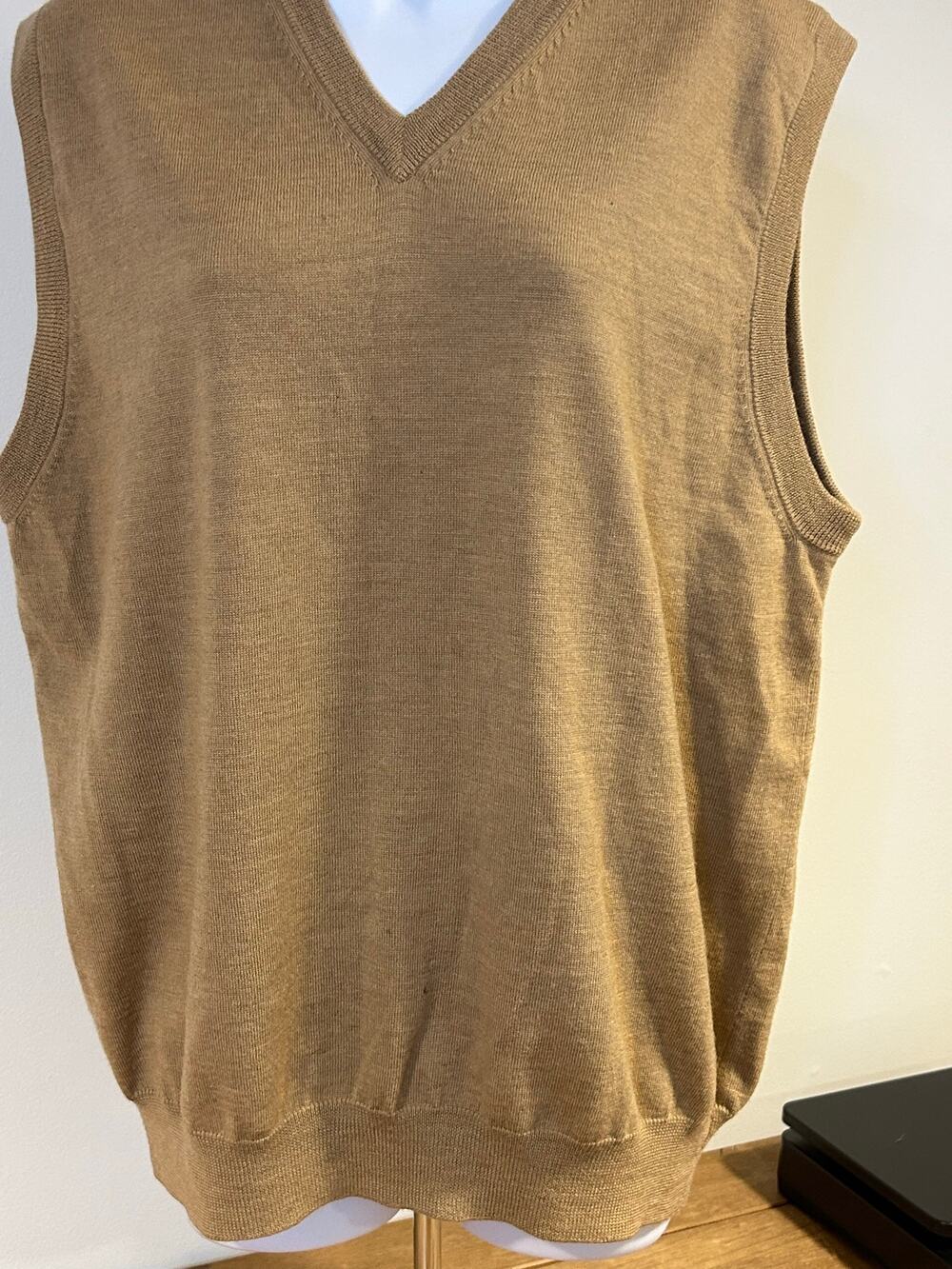 Joseph & Lyman L Tan Merino Wool Mens Vest V Neck Academia Old Money Professor